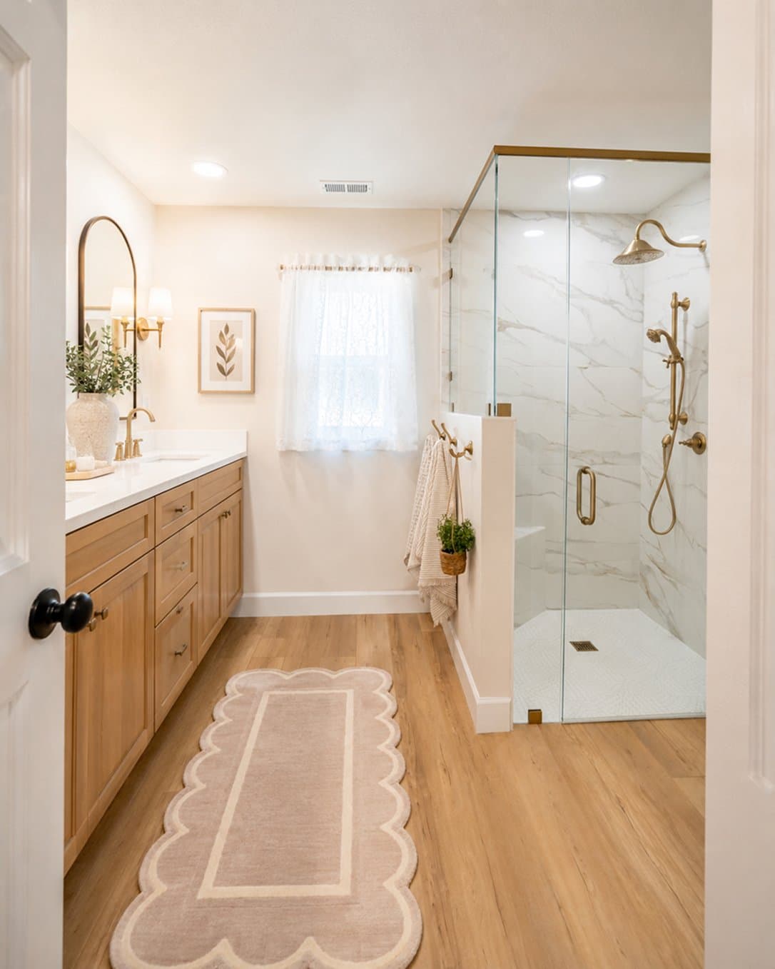 Spa-style bathroom suite - Master Cabinets